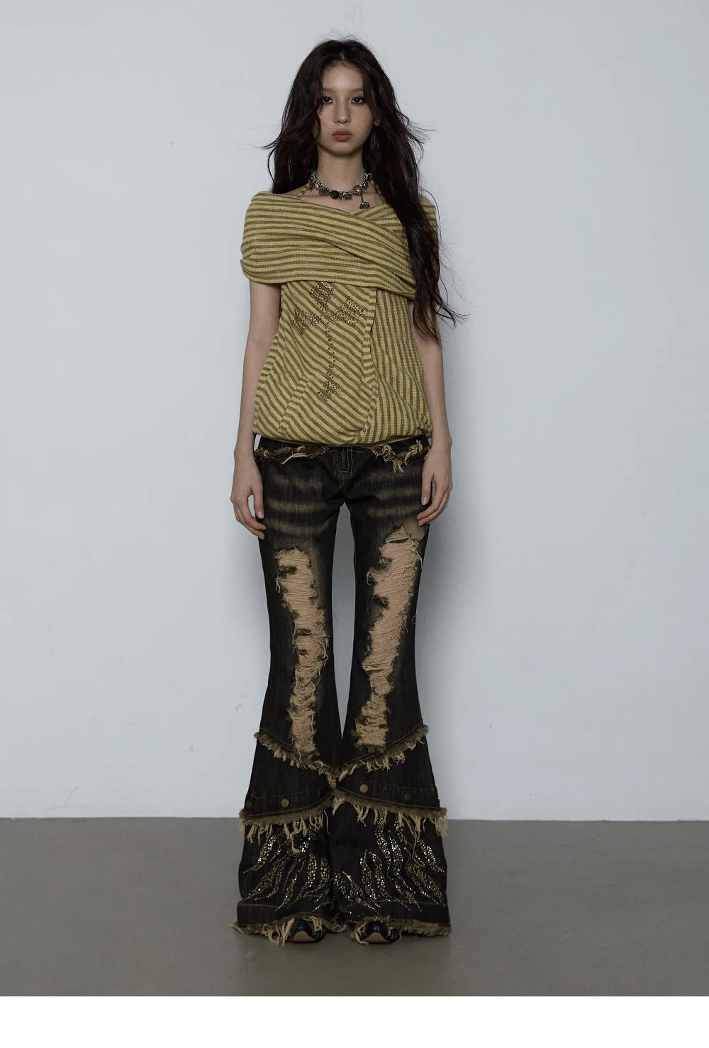 Distressed Flared Jeans - PWM