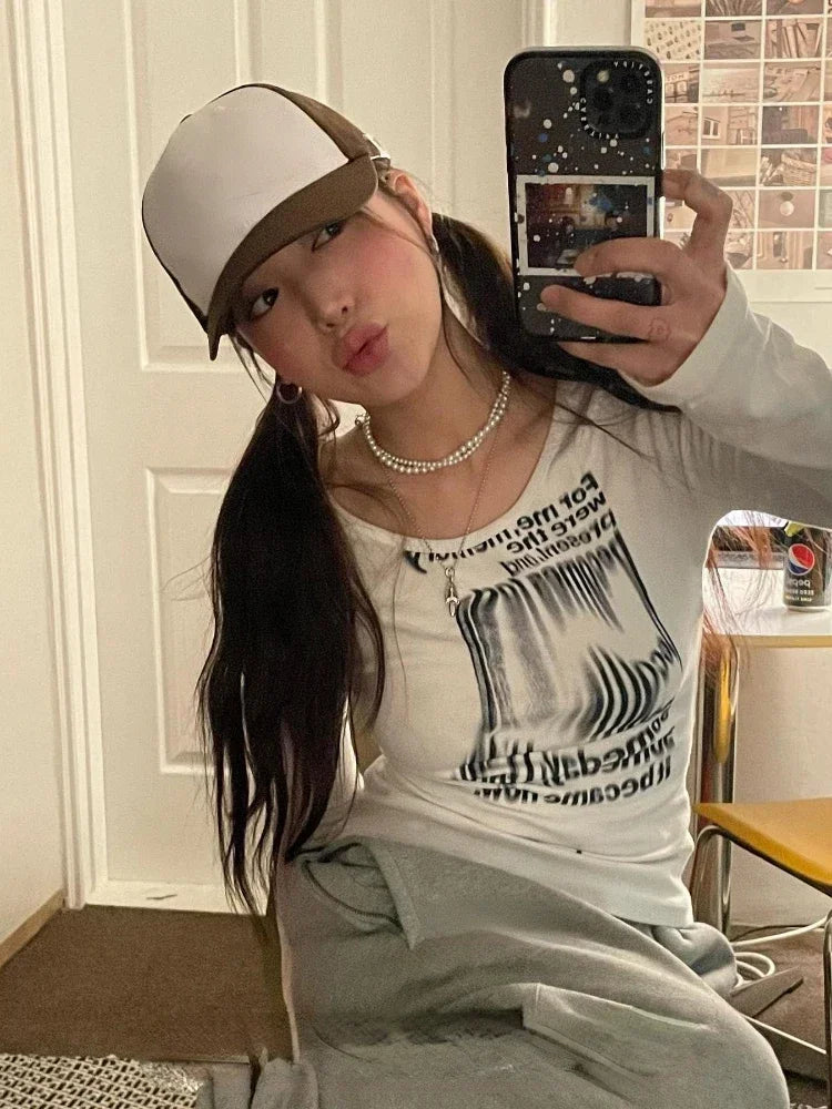 Graffiti Letter Print Slim-fit T-shirt