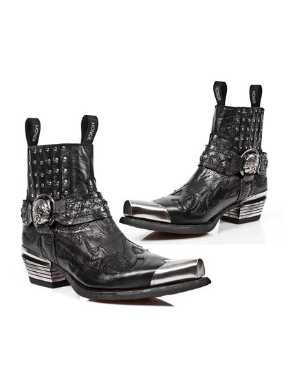 Metallic trim pointy toe boots