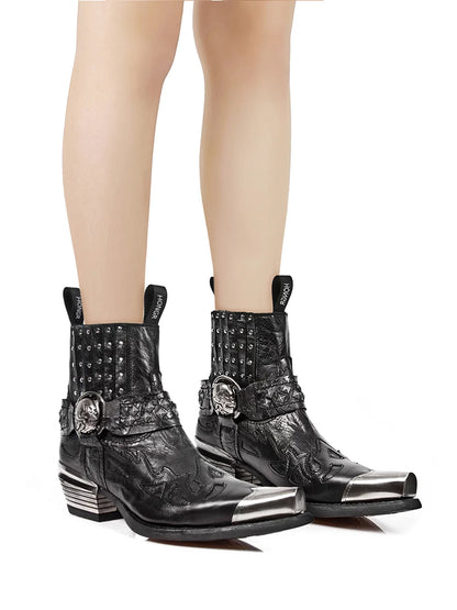 Metallic trim pointy toe boots