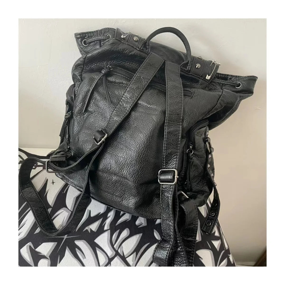 Rivet Chain Cross Bagpack