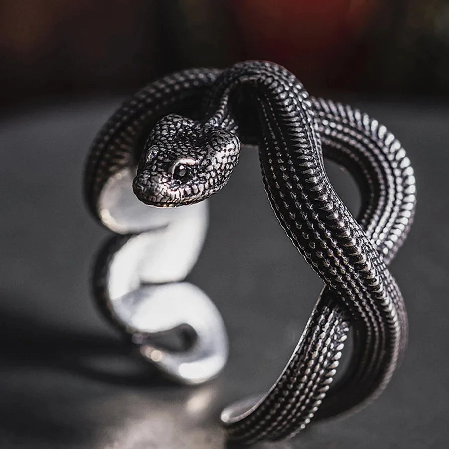 three-dimensional snake ring