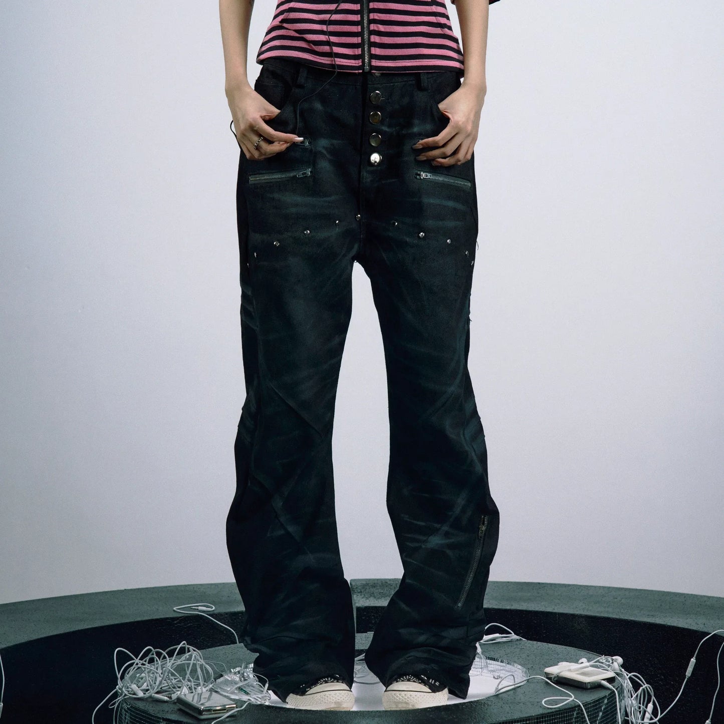 Rivet Zipper Washed Jeans